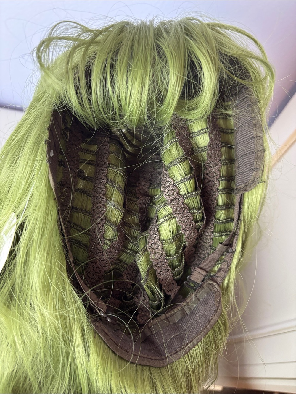 Long Wavy Olive Green Women’s Wig - Unbranded - Picture 3 of 8